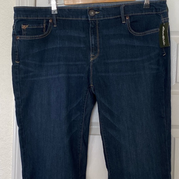 EDDIE BAUER Women’s Straight Leg Dark Wash Denim Jeans Size 33/16 NWT - Picture 3 of 6